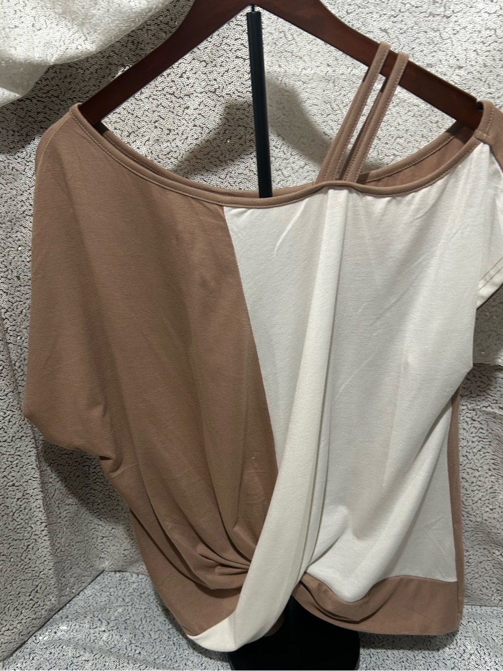 Women’s Two-Tone Twist Front Top - Cream & Tan